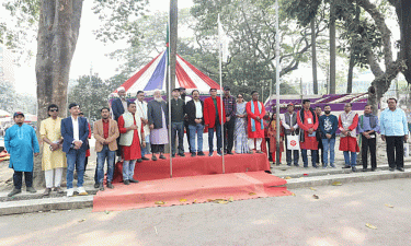 প্রথমবারের মতো কেন্দ্রীয় শহীদ মিনারে শুরু হলো ‘জাতীয় কবিতা উৎসব’