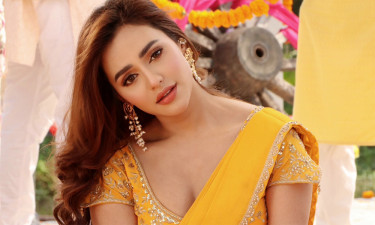 জেলে যাওয়ায় কাছের বন্ধুরাও নুসরাত ফারিয়ার সঙ্গে ছবি মুছে ফেলেন