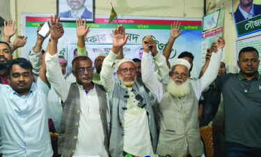 বিএনপি প্রার্থীকে সমর্থন দিয়ে সরে দাঁড়ালেন গণধিকার পরিষদের মনিরুজ্জামান