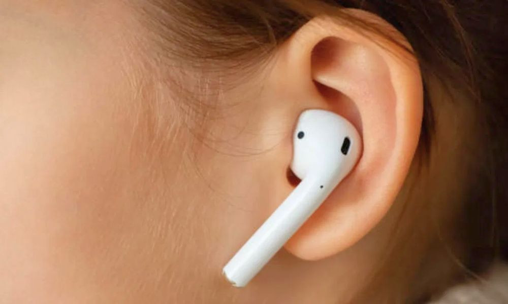 দীর্ঘ সময় ধরে ইয়ারফোন ব্যবহার করছেন? কান বাঁচাতে মানতে হবে যেসব নিয়ম