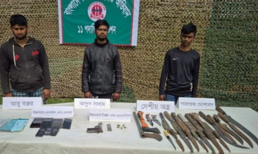 বগুড়ায় বিদেশি পিস্তল ও গুলিসহ আটক ৩