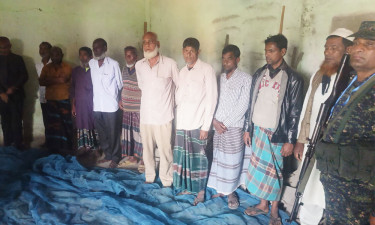 ঠাকুরগাঁওয়ে ভোটারদের মাঝে টাকা বিতরণ, জাপার ২ নেতাকে জরিমানা