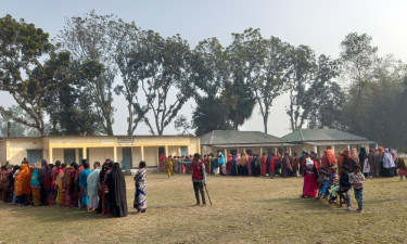 দিনাজপুরের বোচাগঞ্জে উৎসবমুখর পরিবেশে ভোটগ্রহণ শুরু
