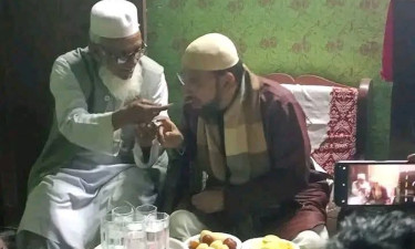 দিনাজপুরে নির্বাচন শেষে দুই প্রতিদ্বন্দ্বী প্রার্থীর মিষ্টিমুখ ও শুভেচ্ছা বিনিময়