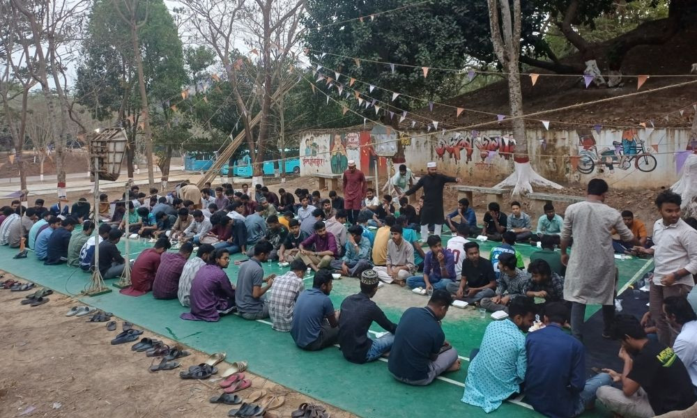 কুবিতে ছাত্রদল নেতার উদ্যোগে ১০ দিনের গণইফতার