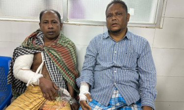 চকরিয়ায় অবৈধ বালু উত্তোলনের ছবি তুলতে গিয়ে হামলায় আহত তিন সাংবাদিক