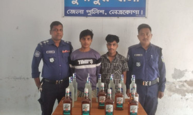 দুর্গাপুরে ভারতীয় মদসহ দুই যুবক আটক