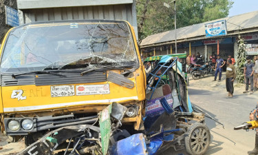 গাইবান্ধায় কাভার্ড ভ্যানের ধাক্কায় ২ যাত্রী নিহত