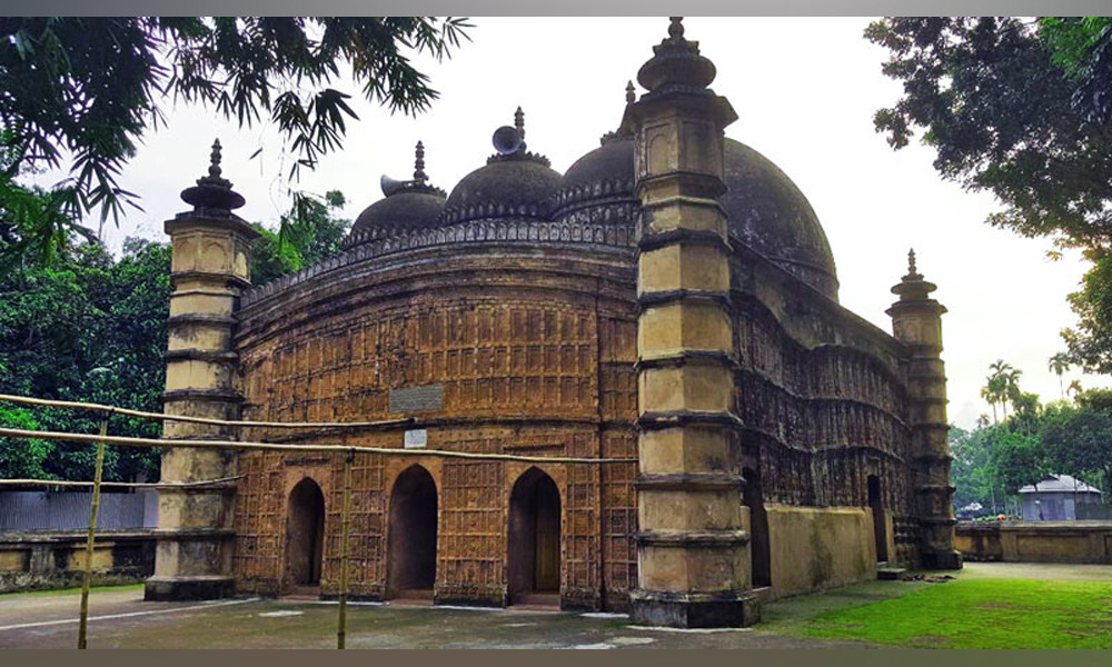পোড়ামাটির নকশায় ঘেরা টাঙ্গাইলের ঐতিহাসিক আতিয়া মসজিদ