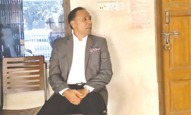 নির্ধারিত সময়ে ভূমি অফিসে গিয়ে প্রতিমন্ত্রী দেখলেন, কেউ নেই