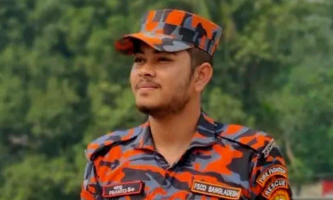 অসুস্থ বাবাকে দেখতে যাওয়ার পথে সড়কে ঝরল প্রাণ ফায়ার ফাইটারের জীবন