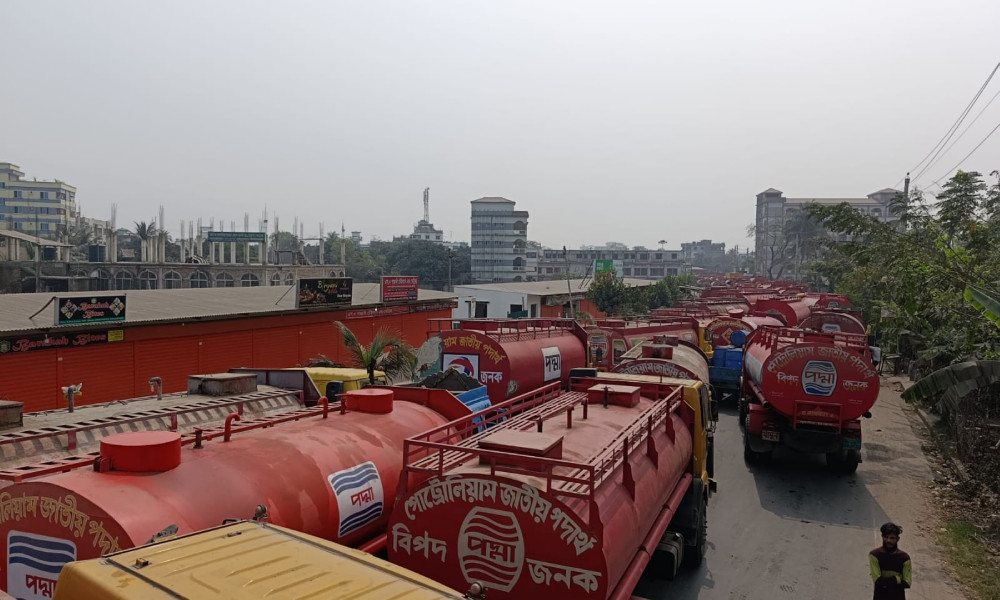 মেঘনা ও পদ্মা অয়েল ডিপোতে নেই তেলের সংকট