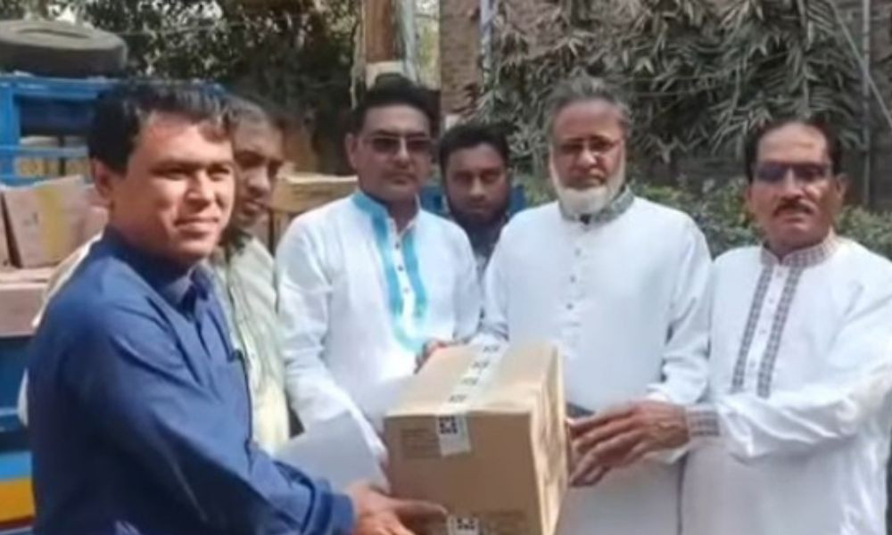 নিজ অর্থে ক্রয় করে ৪ লাখ টাকার ওষুধ হাসপাতালে দিলেন এমপি