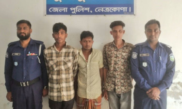 দুর্গাপুরে পৃথক অভিযানে ভারতীয় মদসহ আটক ৪