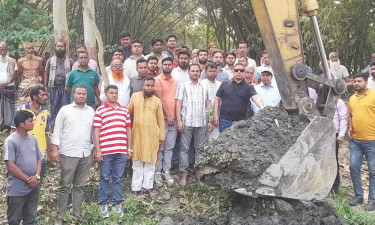 বগুড়ায় খাল পুনঃখনন কাজের উদ্বোধন করলেন এমপি মোরশেদ মিলটন