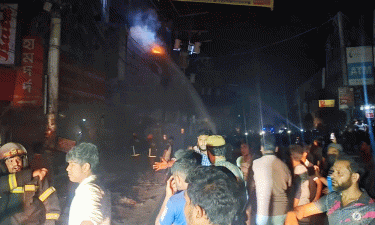শ্রীপুরে ট্রান্সফরমার বিস্ফোরণে ভবনে আগুন, দগ্ধ ৩