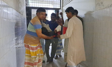 চাটমোহরে চা স্টলে ২ দিনমজুরকে গুলি