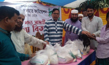 আখাউড়ায় মুরগিসহ ঈদসামগ্রী পেল শতাধিক পরিবার