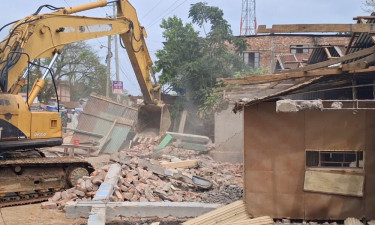 দুর্গাপুরে ভেঙে ফেলা হলো ৩৫টি অবৈধ স্থাপনা