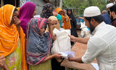 নেত্রকোনায় প্রবাসীদের সহায়তায় অসহায়দের মাঝে ঈদসামগ্রী বিতরণ