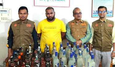 বারহাট্টায় মাটির নিচ থেকে ৪৯ বোতল বিদেশি মদ উদ্ধার, আটক ১