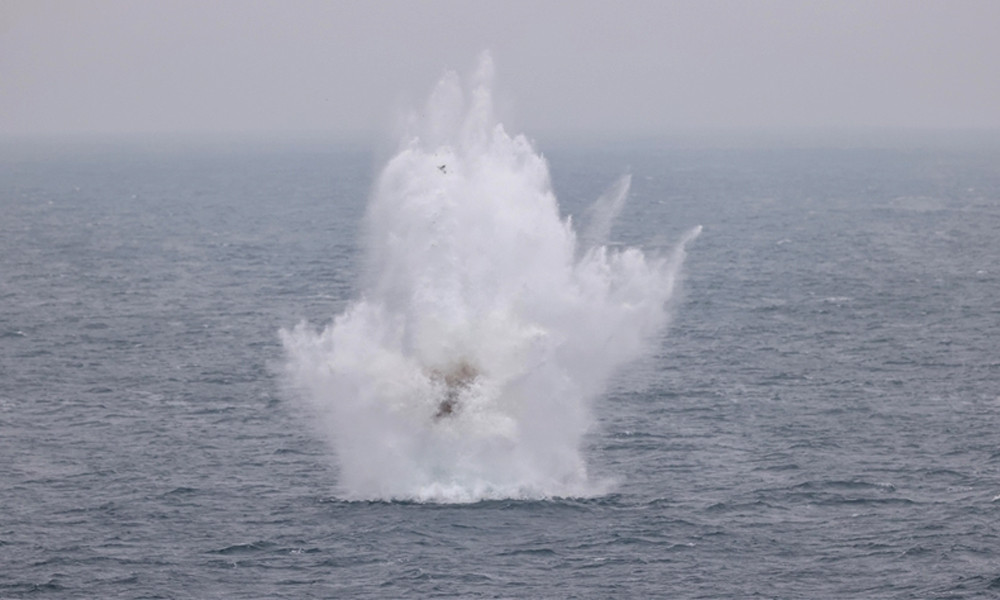 এবার কি মাইন হামলার দিকে যাচ্ছে ইরান?