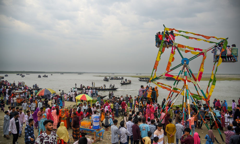 ব্রহ্মপুত্রের বুকে ঈদ আনন্দের নৌকা