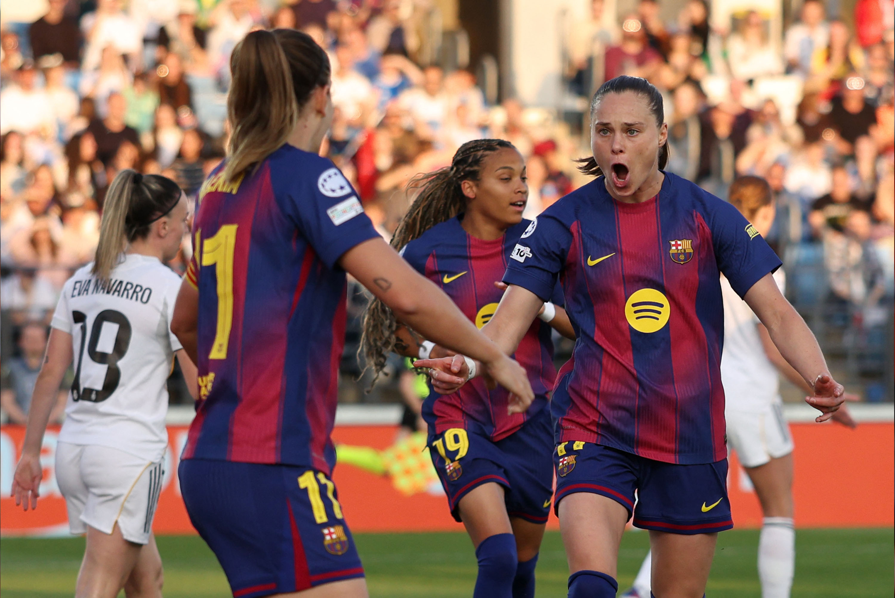 রিয়াল মাদ্রিদকে ৬-২ গোলে বিধ্বস্ত করল বার্সেলোনা