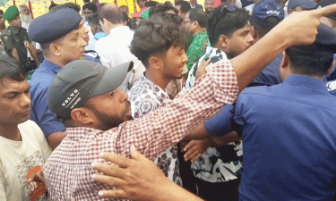 স্বাধীনতা দিবসের অনুষ্ঠানে এমপির নাম না নেওয়ায় উত্তেজনা
