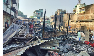 বোয়ালখালী বাজারে ভয়াবহ অগ্নিকাণ্ড, ৩৫টি দোকান পুড়ে ছাই