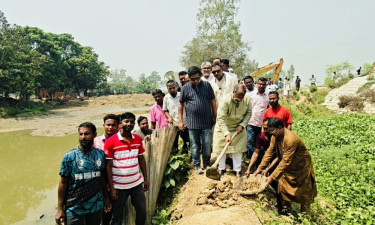 সিংড়ায় পানাউল্লাহ খাল পুনঃখনন কাজের উদ্বোধন করলেন এমপি আনু