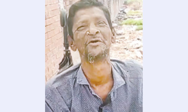 অন্যের পা বাঁচাতে বাজছে পা হারানো মিন্টুর বাঁশি