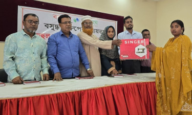 বসুন্ধরা শুভসংঘের উদ্যোগে ১৫ অসচ্ছল নারীর মাঝে সেলাই মেশিন বিতরণ
