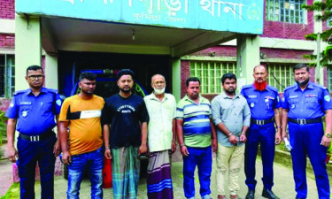 ব্রাহ্মণপাড়ায় পুলিশের অভিযানে ৫ পলাতক আসামি গ্রেপ্তার