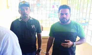 চান্দিনায় দুই সাংবাদিককে হাতকড়া পরিয়ে থানায় পাঠালেন এসিল্যান্ড