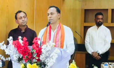 রাজনৈতিক দলের পেছনে দাঁড়িয়ে স্লোগান দেওয়া শিক্ষকদের কাজ নয় : ডেপুটি স্পিকার