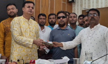 বগুড়ায় আহত বিএনপি নেতার পাশে দাঁড়ালেন তারেক রহমান