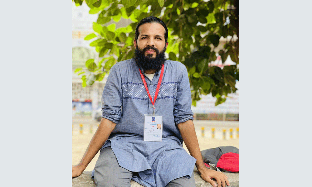 শাহবাগে ট্রান্সজেন্ডারদের হামলায় সাংবাদিক আহত