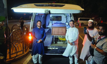 বাহরাইনে ক্ষেপণাস্ত্র হামলায় নিহত তারেকের লাশ দেশে পৌঁছেছে