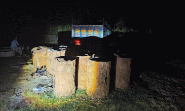 ছাত্রদলের সাবেক নেতার কাছ থেকে ৫৮ ব্যারেল চোরাই বিটুমিন উদ্ধার