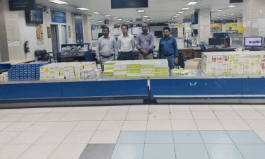 চট্টগ্রামে বিমানবন্দরে বিপুল পরিমাণ সিগারেট উদ্ধার