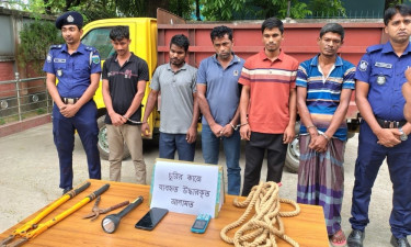 চাঁপাইনবাবগঞ্জে আন্ত জেলা চোরচক্রের ৫ সদস্য গ্রেপ্তার, পিকআপ জব্দ