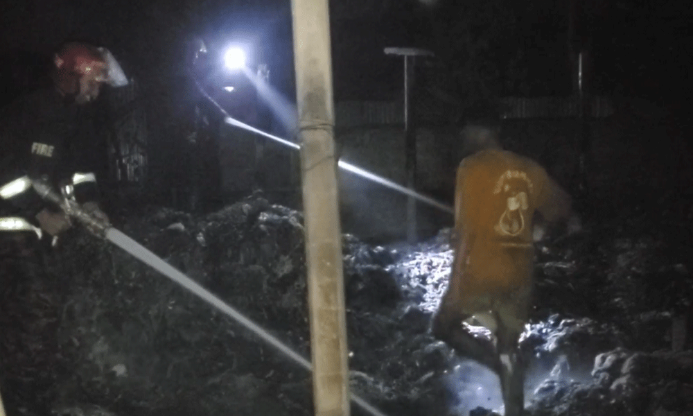 কিশোরগঞ্জে তুলার গুদামে আগুন