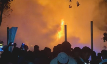 পাকুন্দিয়ায় তুলার গুদামে অগ্নিকাণ্ড