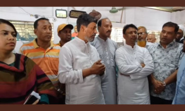 হঠাৎ রেজিস্ট্রার অফিসে এমপি, চাঁদাবাজি ধরতে গেটে তালা