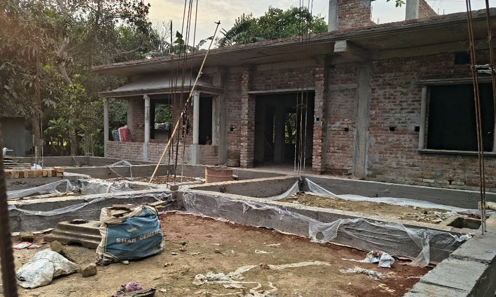 খাস জমি দখল করে স্থাপনা নির্মাণ