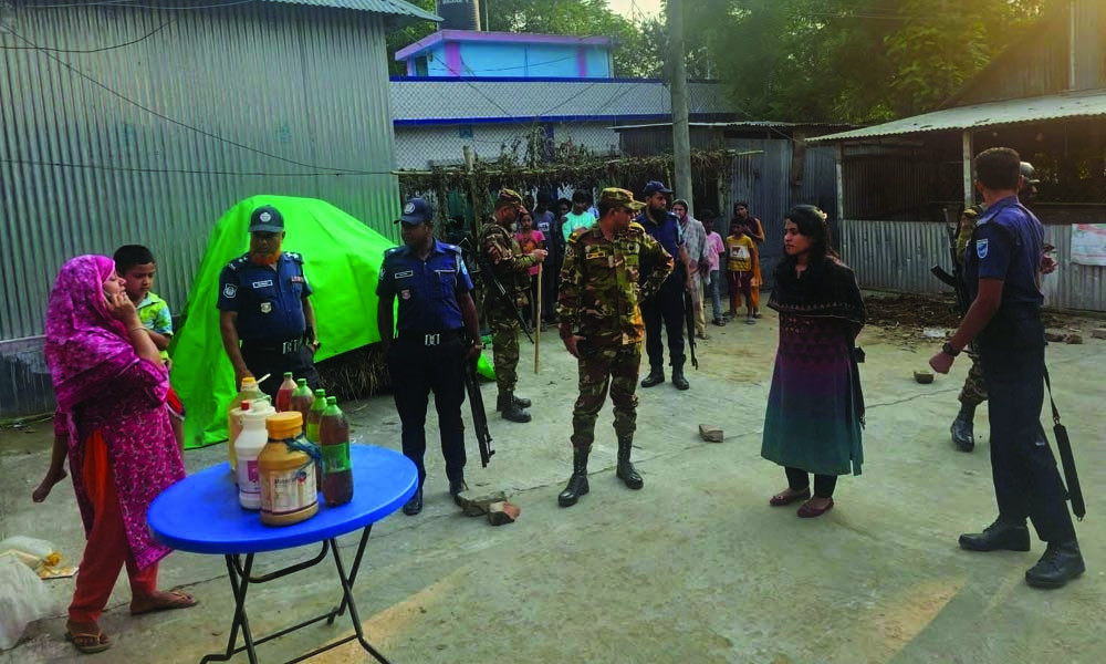 বসতবাড়িতে অভিযান, অবৈধভাবে মজুদ রাখা ৩০ লিটার অকটেন উদ্ধার