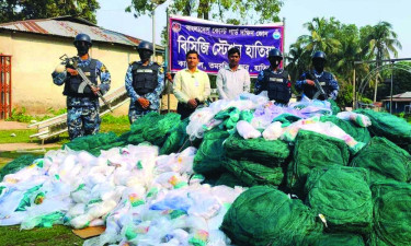 হাতিয়ায় কোস্ট গার্ডের অভিযান, ৪০ লাখ টাকার জাল ও পলিথিন জব্দ