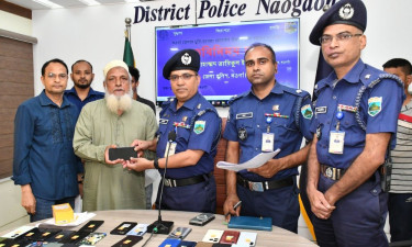 নওগাঁয় ৮৫টি হারানো মোবাইল উদ্ধার করে ফেরত দিল পুলিশ