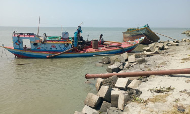 মেঘনা নদী থেকে অবৈধভাবে বালু উত্তোলন, হাইমচরে গ্রেপ্তার ৫